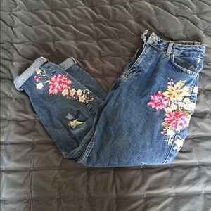 [Topshop] Moto/Petite Embroidered Mom Jeans
